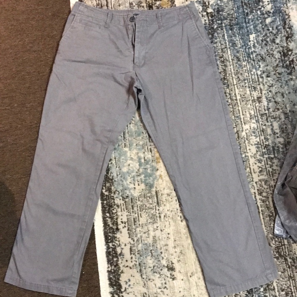 Old navy docker pants excellent shape broken in straight 33x30